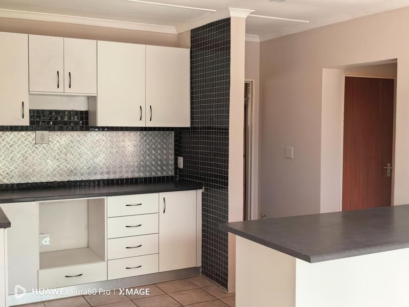 To Let 2 Bedroom Property for Rent in Heiderand Western Cape
